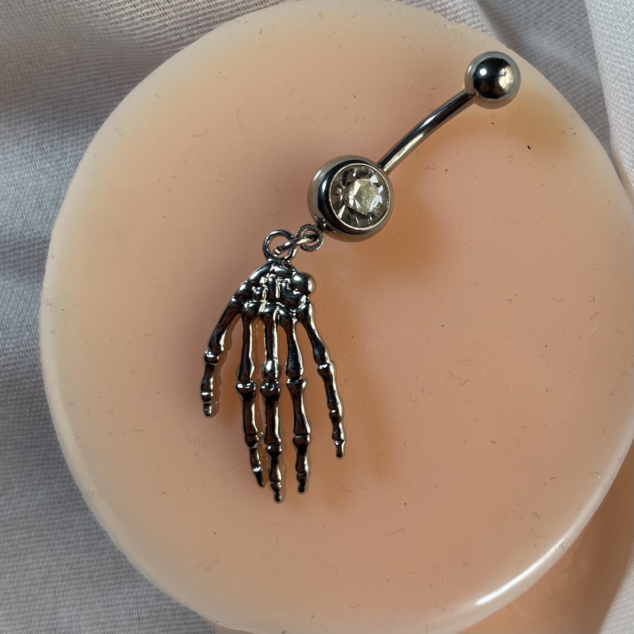 پیرسینگ ناف آویز دار دست