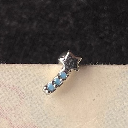 پیرسینگ گوش ستاره دنباله دار