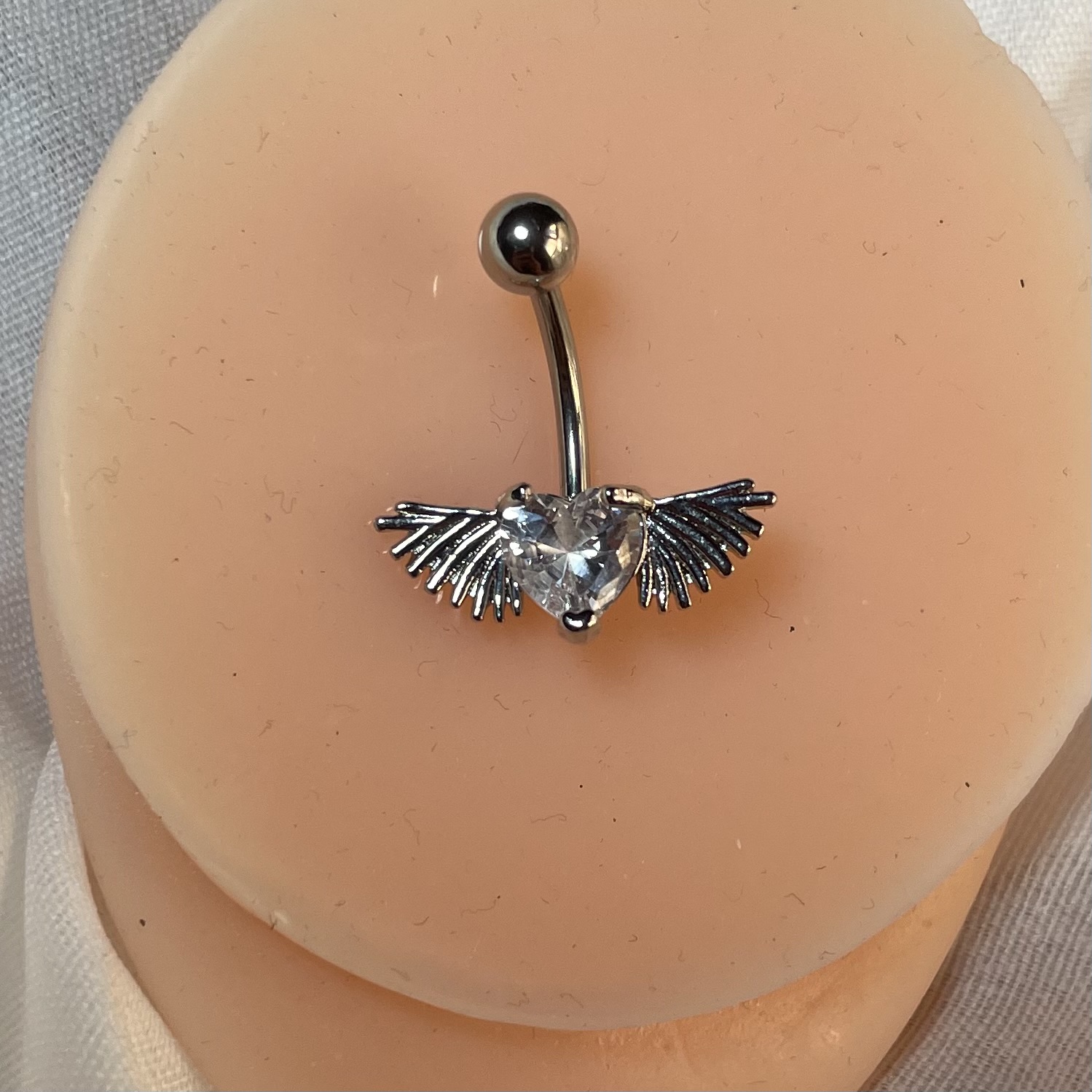 پیرسینگ ناف قلب بالدار