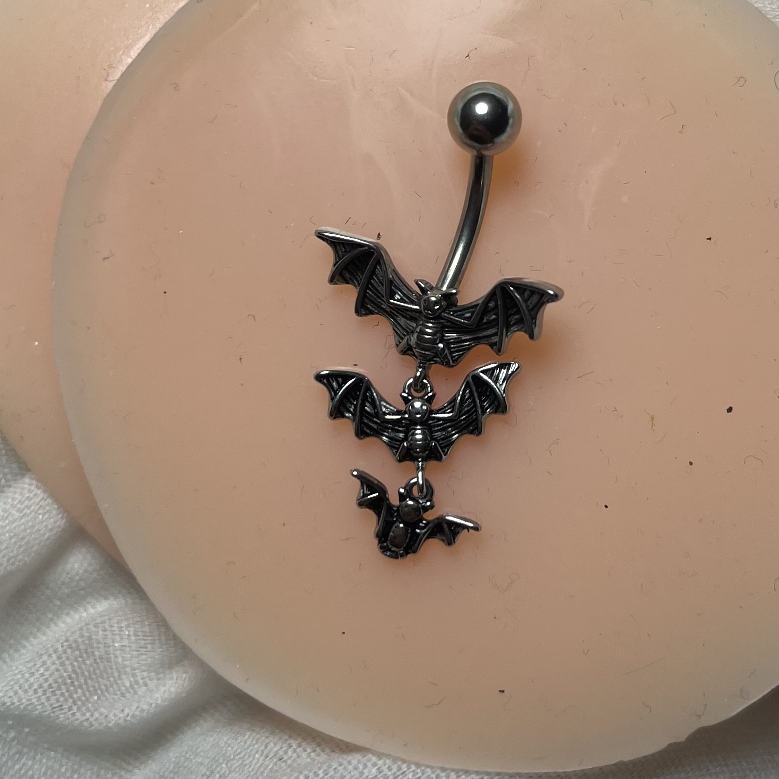 پیرسینگ ناف خفاش