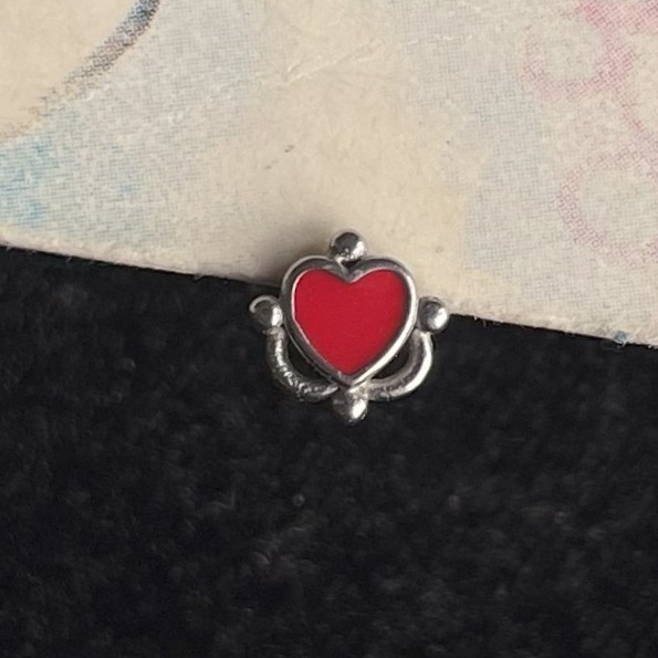 پیرسینگ گوش قلبی کد1